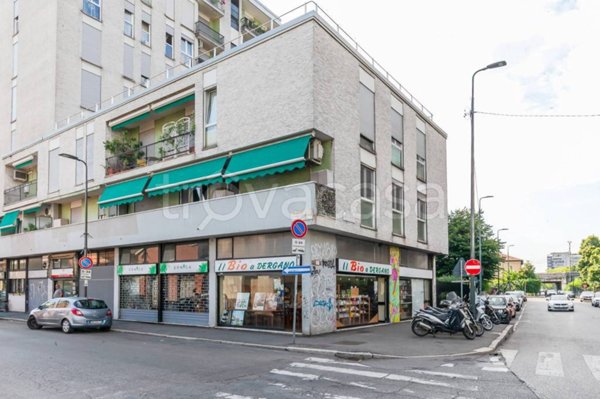 negozio in vendita a Milano in zona Dergano