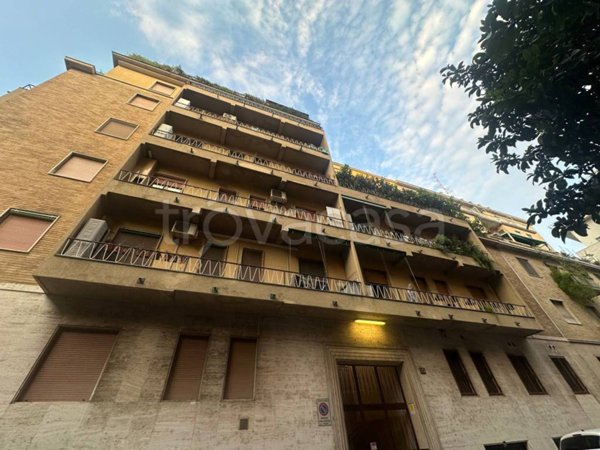 appartamento in vendita a Milano in zona Lorenteggio