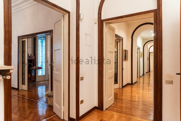 appartamento in vendita a Milano in zona Porta Nuova
