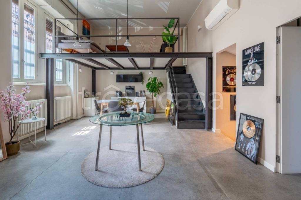 appartamento in vendita a Milano in zona Isola