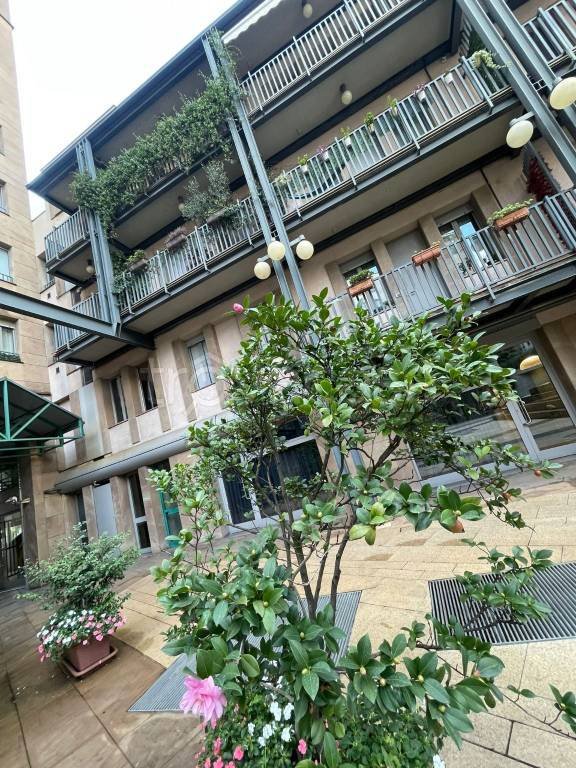 appartamento in vendita a Milano in zona Porta Nuova