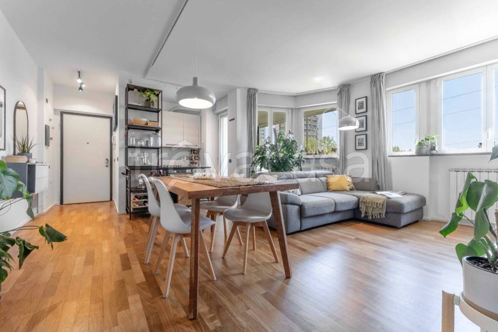 appartamento in vendita a Milano in zona Adriano