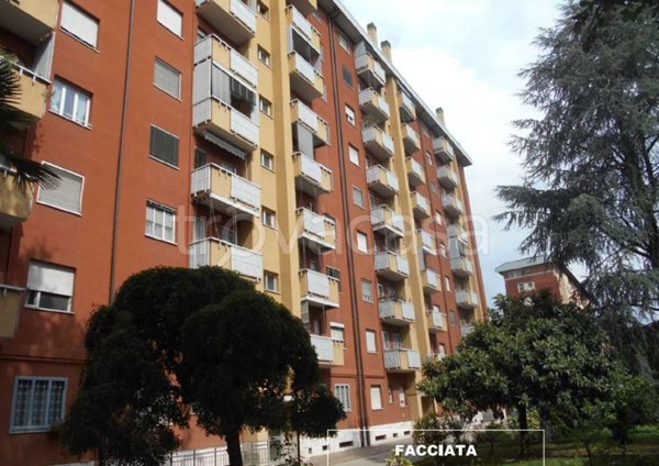 appartamento in vendita a Milano in zona Lorenteggio
