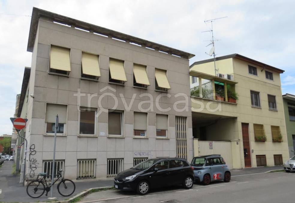 appartamento in vendita a Milano in zona Dergano