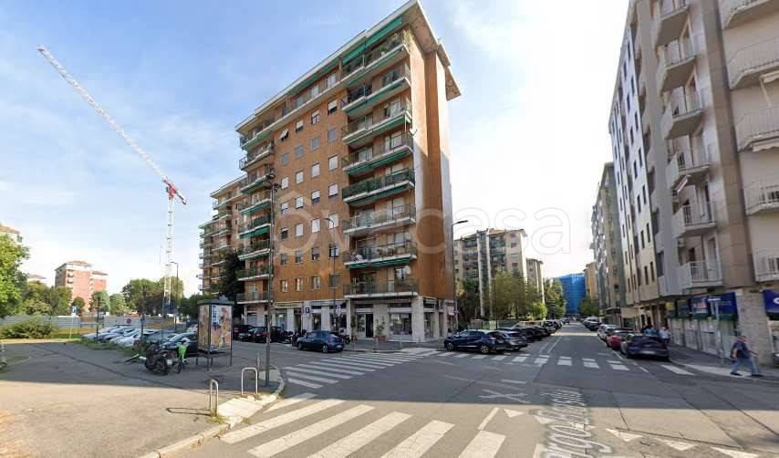 appartamento in vendita a Milano in zona Lorenteggio