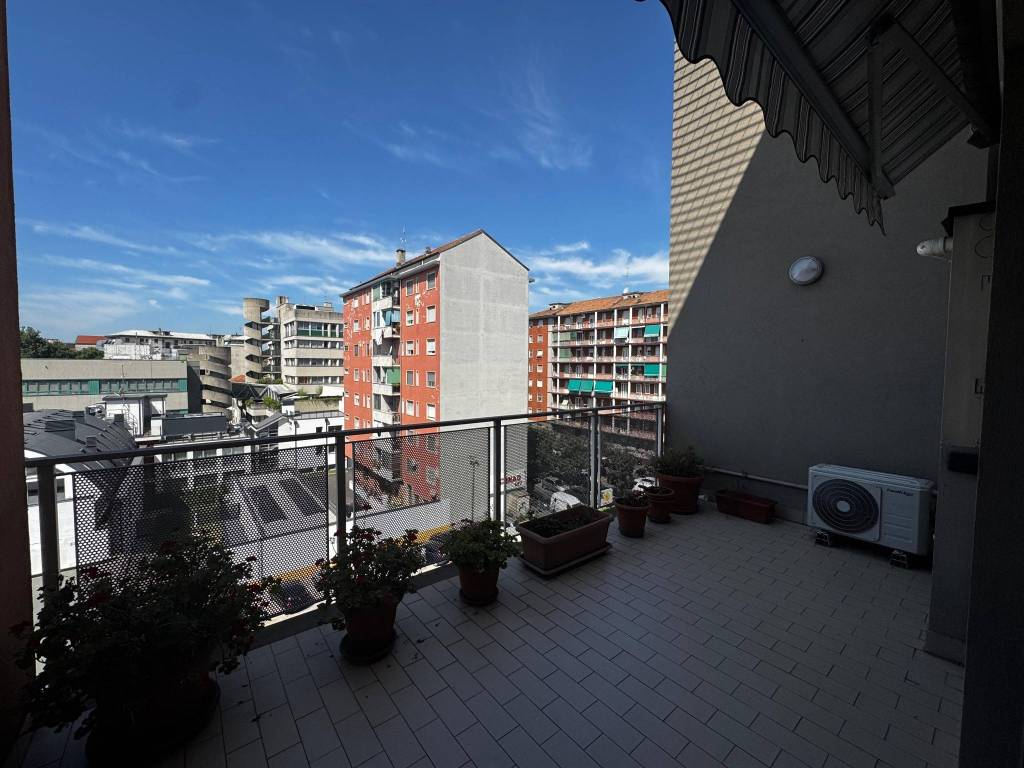 appartamento in vendita a Milano in zona San Cristoforo