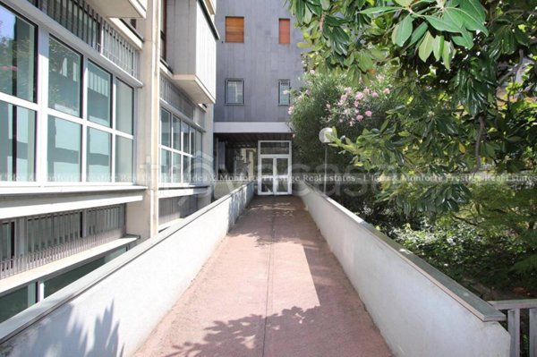 ufficio in vendita a Milano in zona Porta Nuova