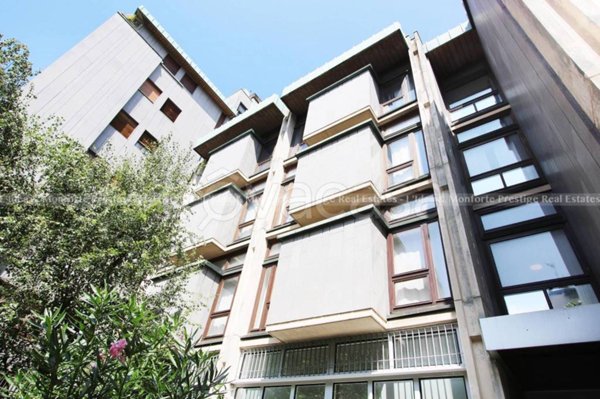 ufficio in vendita a Milano in zona Porta Nuova