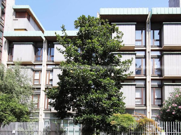 ufficio in vendita a Milano in zona Porta Nuova