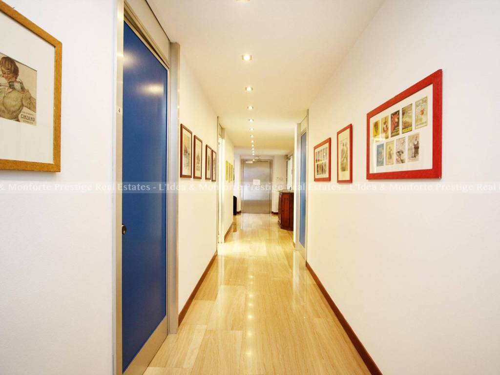 ufficio in vendita a Milano in zona Porta Nuova