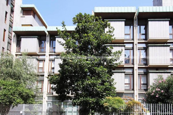 ufficio in vendita a Milano in zona Porta Nuova