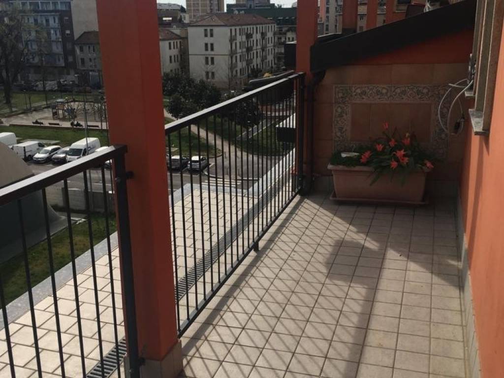 appartamento in vendita a Milano in zona Piazzale Lodi