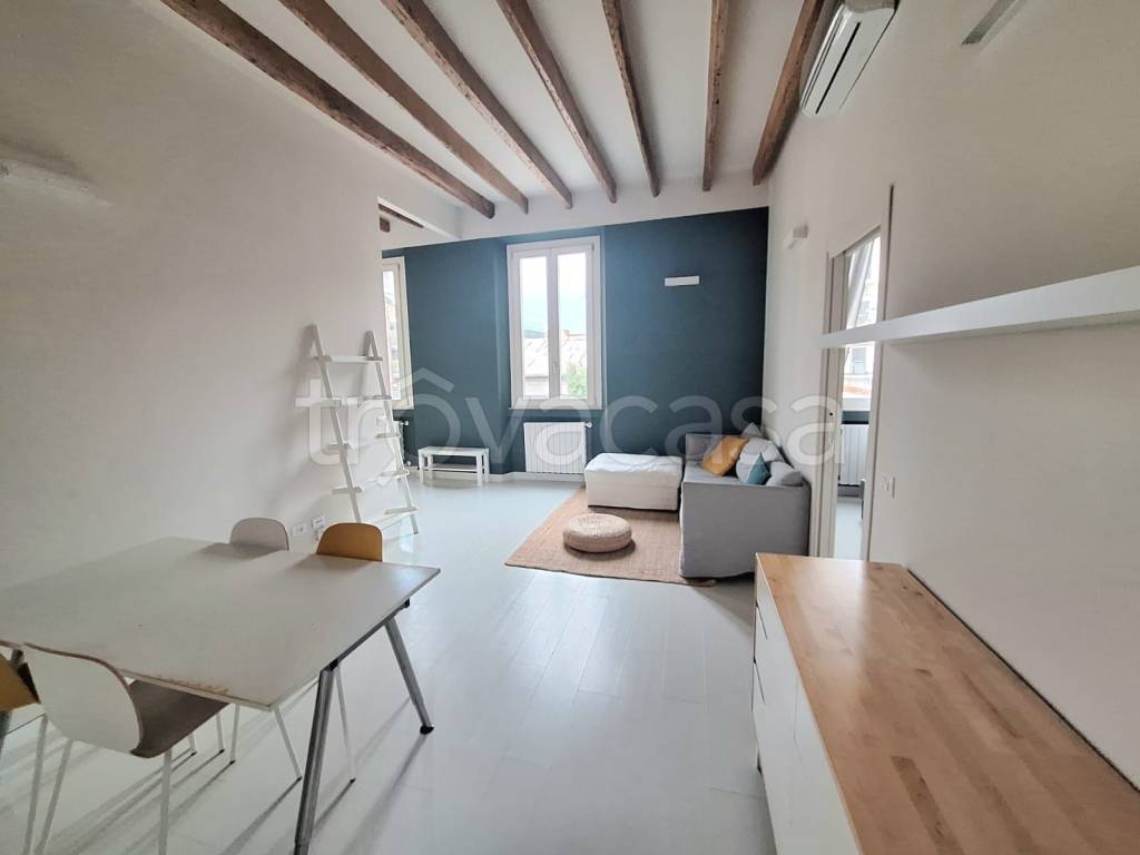 appartamento in vendita a Milano in zona Isola