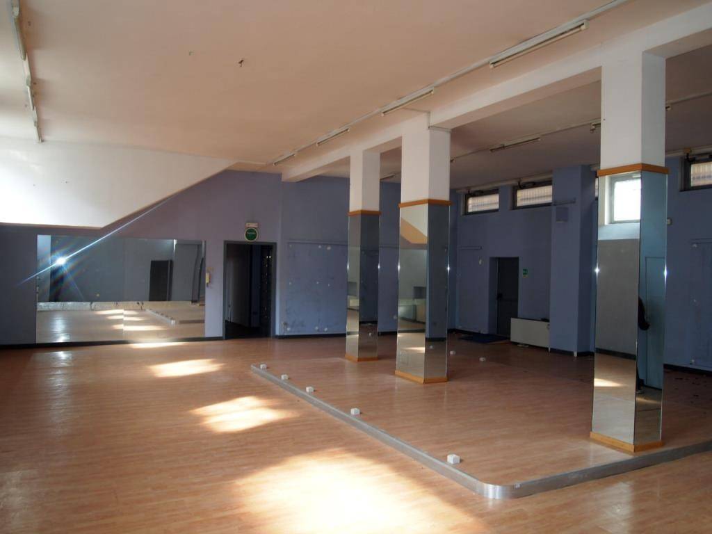 negozio in vendita a Milano in zona Vigentino