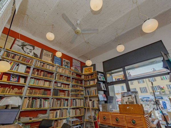 negozio in vendita a Milano in zona Porta Ticinese
