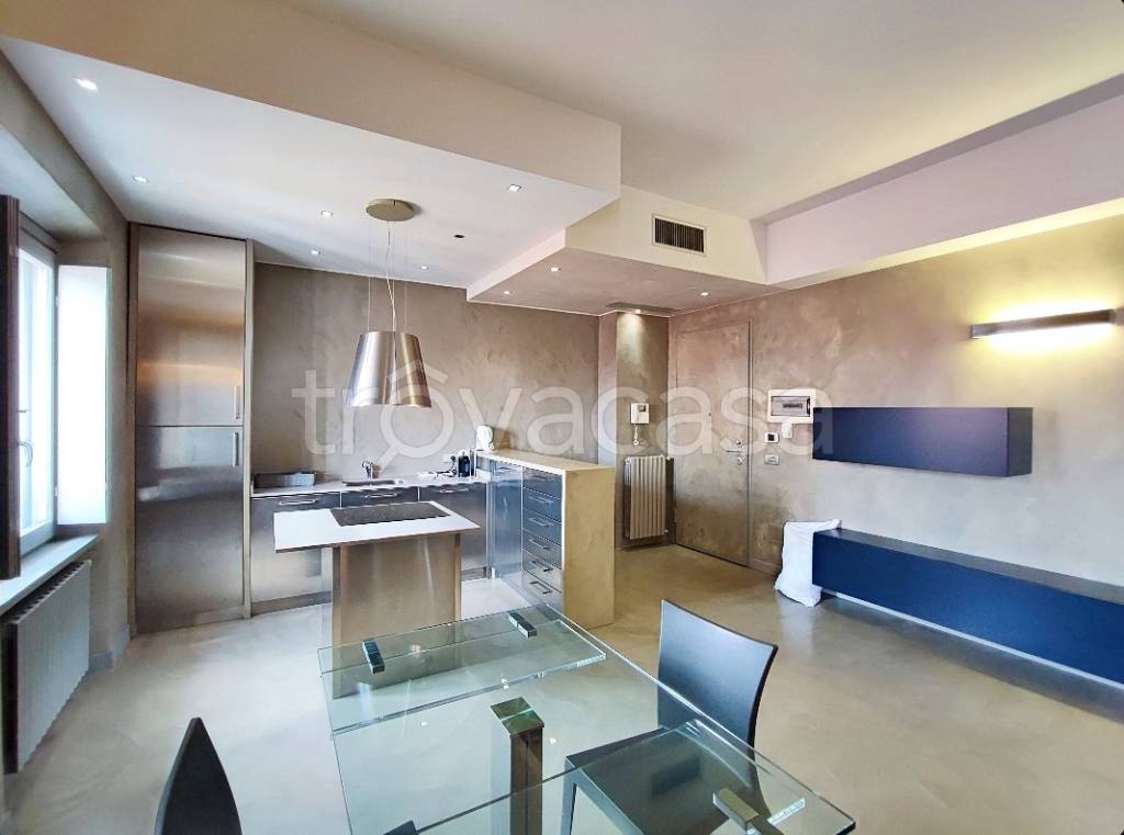appartamento in vendita a Milano in zona Porta Garibaldi