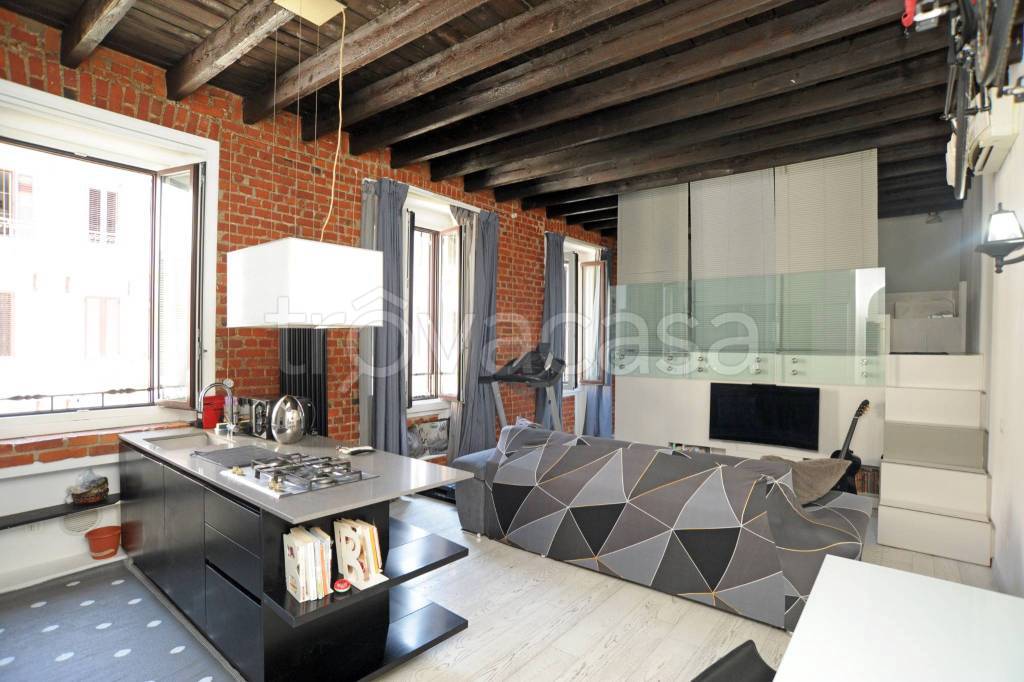 appartamento in vendita a Milano in zona Isola