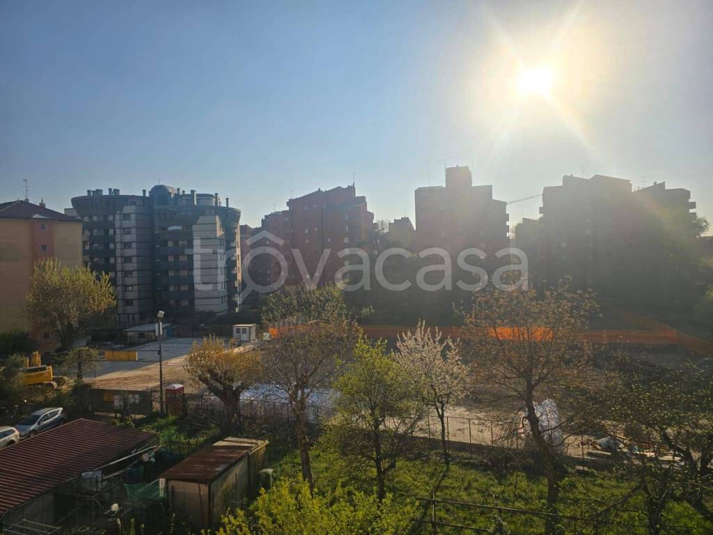 appartamento in vendita a Milano in zona Baggio