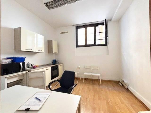 negozio in vendita a Milano in zona Crescenzago