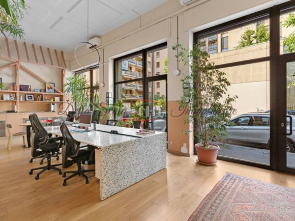 ufficio in vendita a Milano in zona Isola