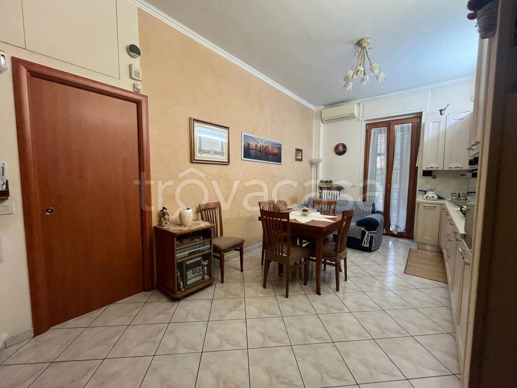 appartamento in vendita a Milano in zona Baggio