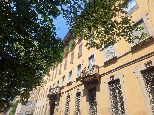 appartamento in vendita a Milano in zona Sant'Ambrogio