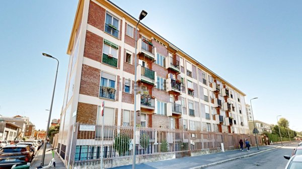 appartamento in vendita a Milano in zona Gorla