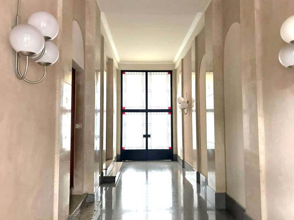 appartamento in vendita a Milano in zona Guastalla