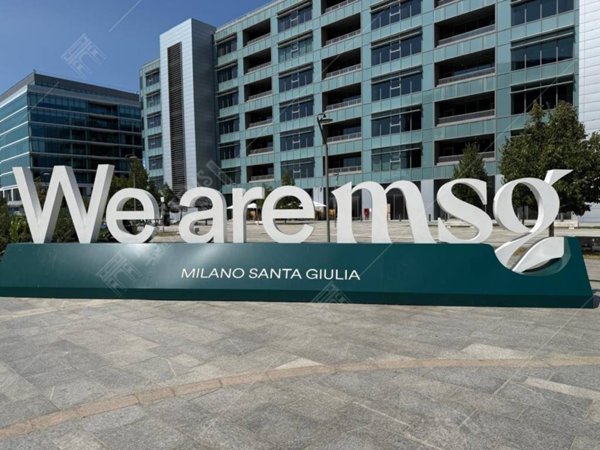 negozio in vendita a Milano in zona Ponte Lambro