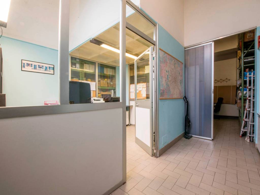 negozio in vendita a Milano in zona Corvetto