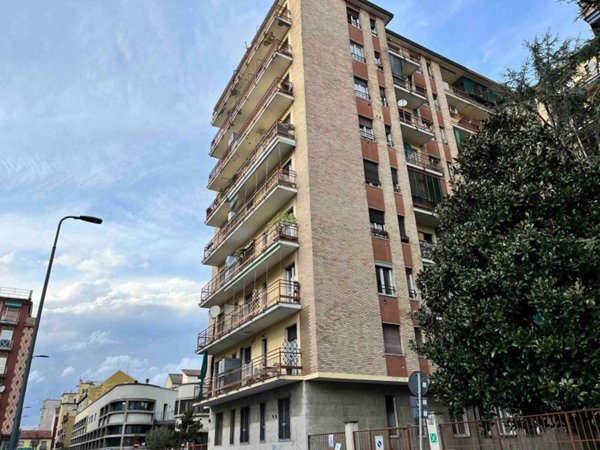 appartamento in vendita a Milano in zona Adriano