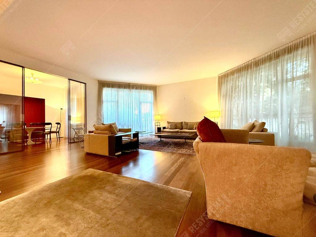 appartamento in vendita a Milano in zona Cadorna