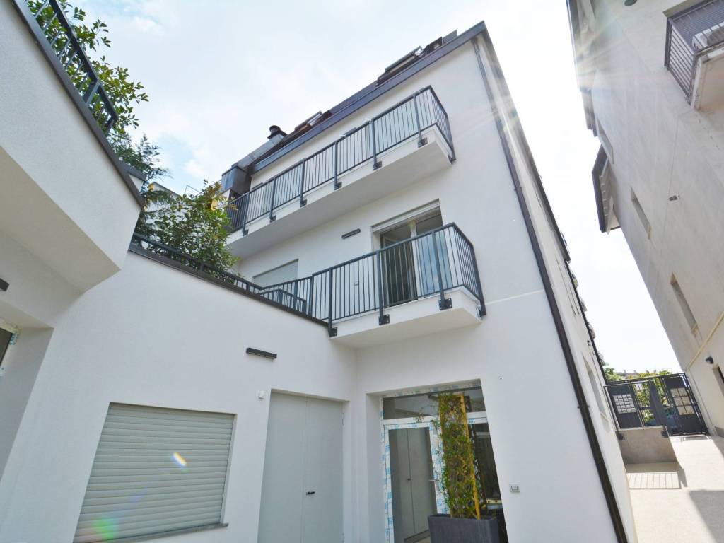 appartamento in vendita a Milano in zona Porta Genova