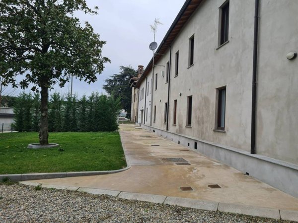 casa indipendente in vendita a Milano in zona Gratosoglio