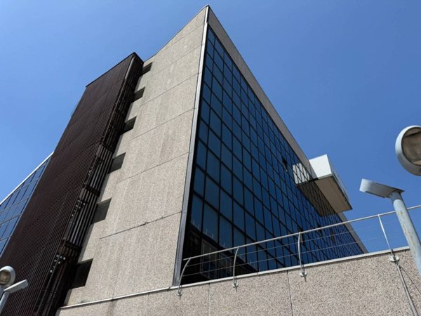 ufficio in vendita a Milano in zona Trenno