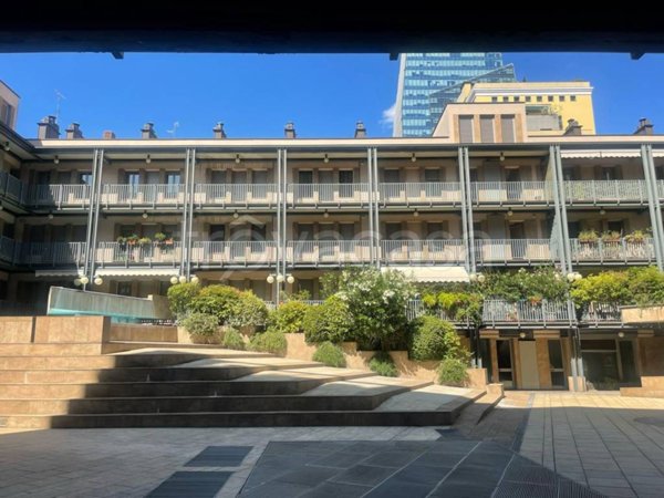 appartamento in vendita a Milano in zona Porta Nuova