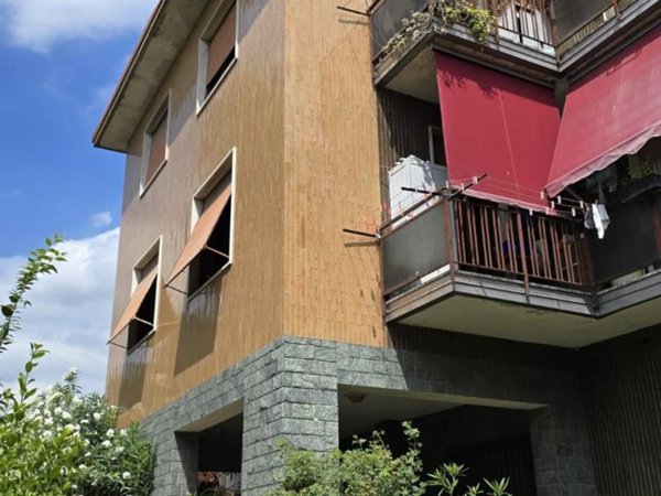 appartamento in vendita a Milano in zona Baggio