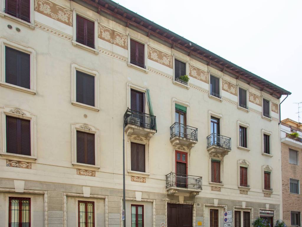 appartamento in vendita a Milano in zona Isola