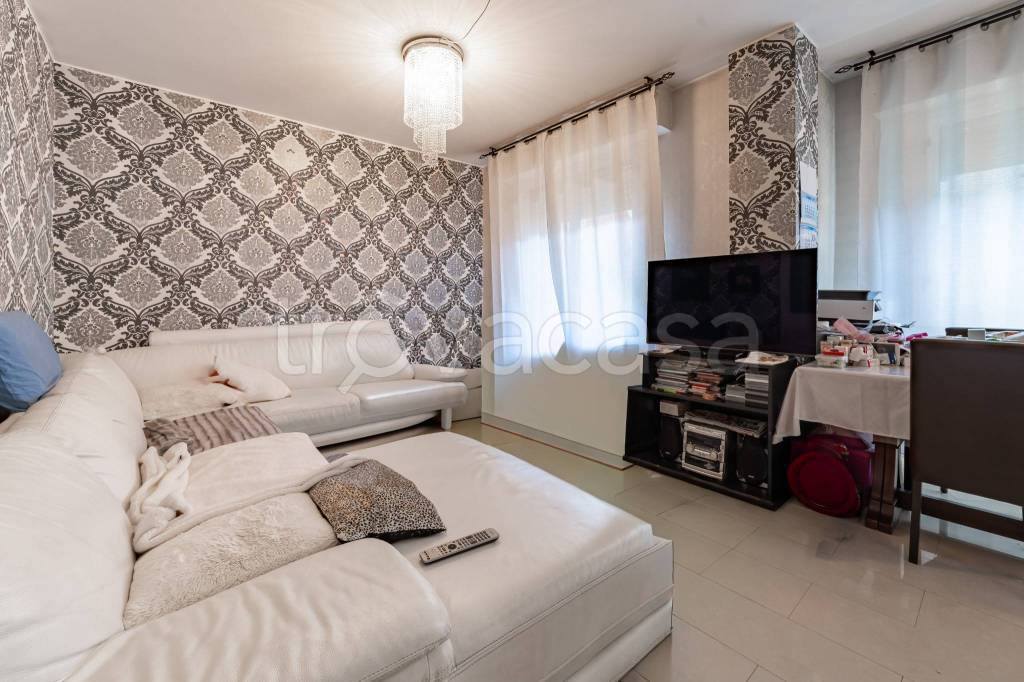 appartamento in vendita a Milano in zona Baggio