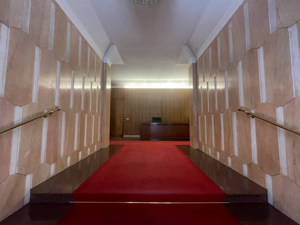 ufficio in vendita a Milano in zona Bocconi