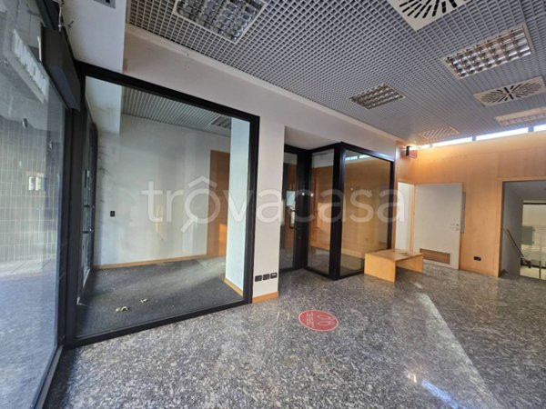 negozio in vendita a Milano in zona Piazzale Lodi