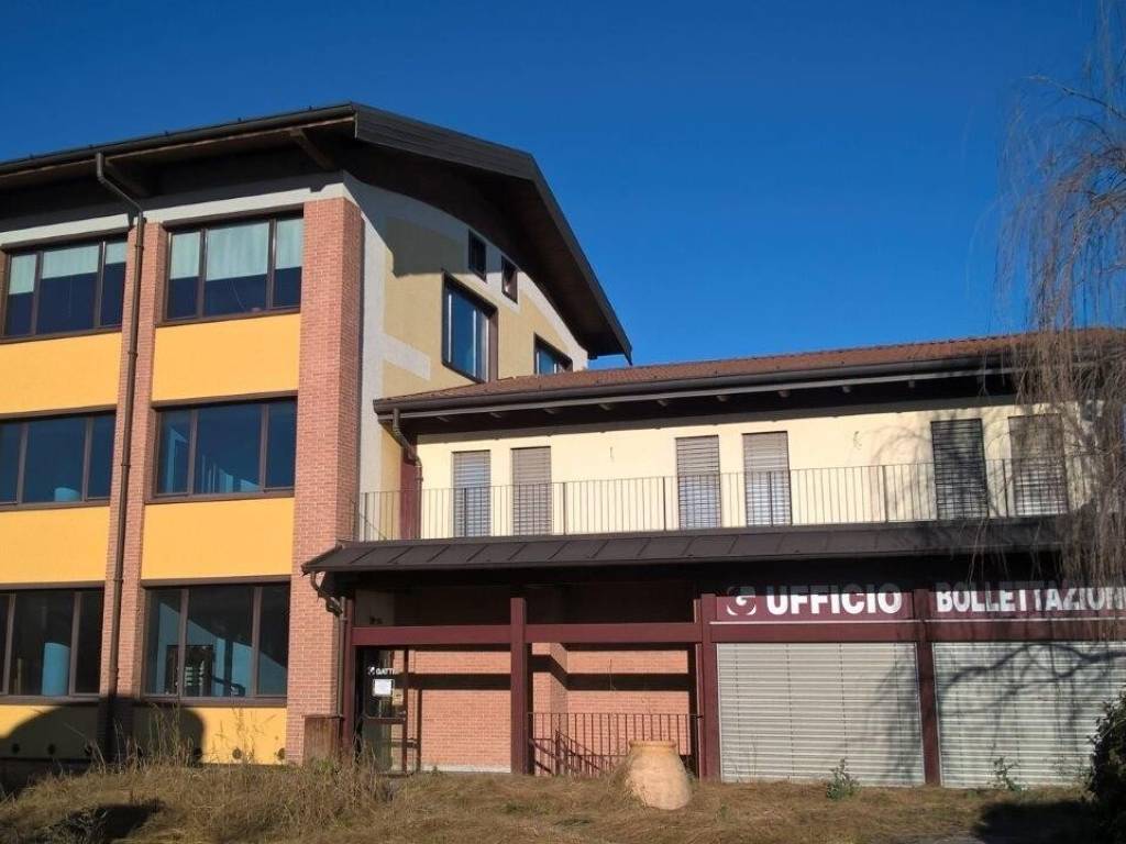 negozio in vendita a Milano in zona Vigentino