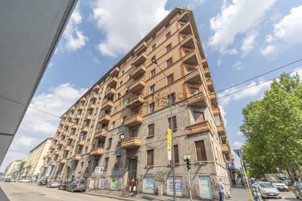 locale commerciale in vendita a Milano