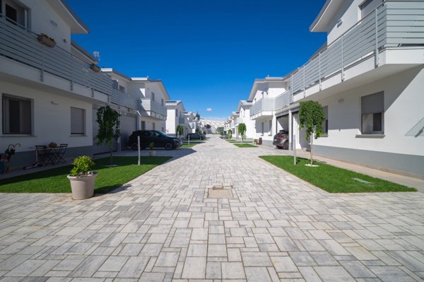 casa indipendente in vendita a Milano in zona Barona