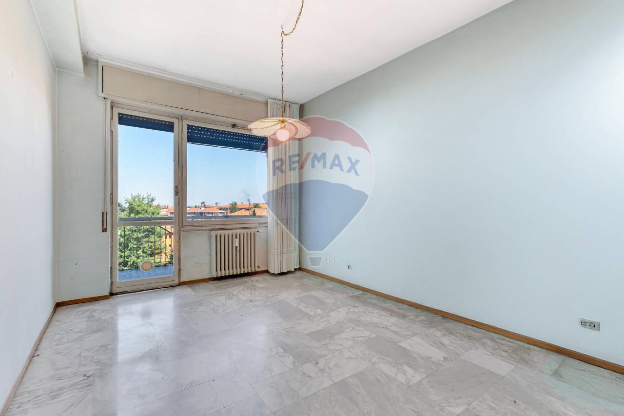 appartamento in vendita a Milano in zona Baggio