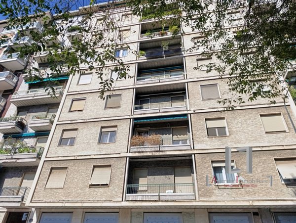 appartamento in vendita a Milano in zona Sempione