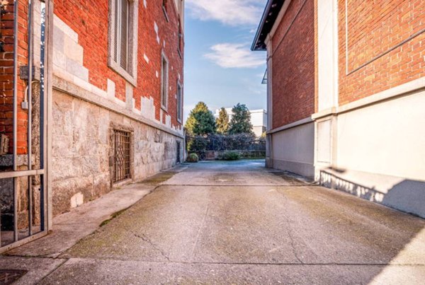 negozio in vendita a Milano in zona Precotto