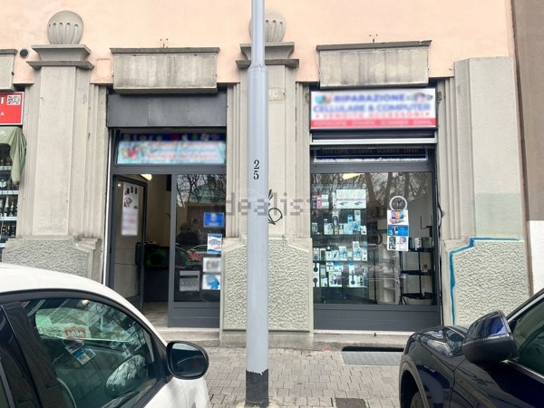 negozio in vendita a Milano in zona Corvetto