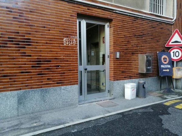 locale commerciale in vendita a Milano in zona Forlanini