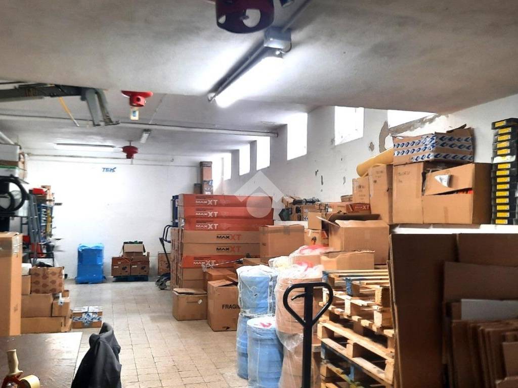 locale commerciale in vendita a Milano in zona Città Studi
